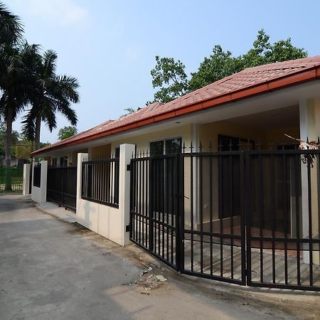 Vista Residence Rangoon Buitenkant foto