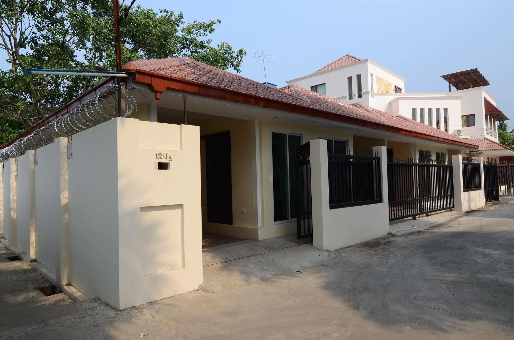 Vista Residence Rangoon Buitenkant foto